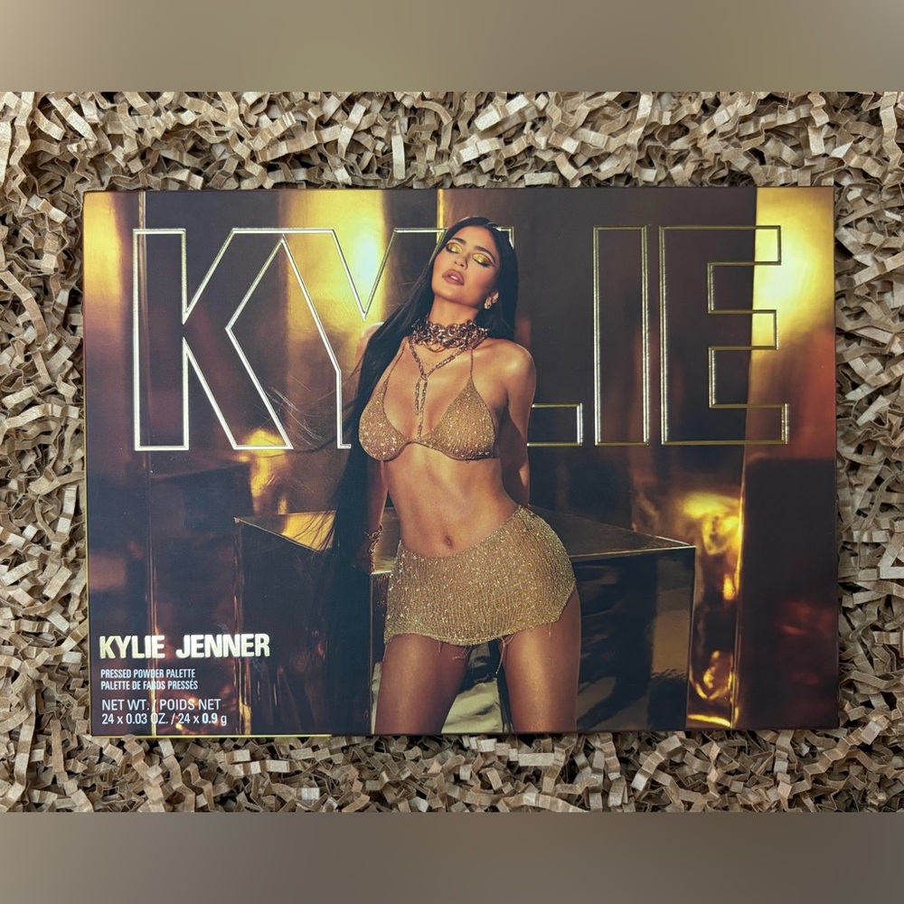KYLIE COSMETICS
24K Birthday Collection Pressed Powder Palette - Picture 2 of 16